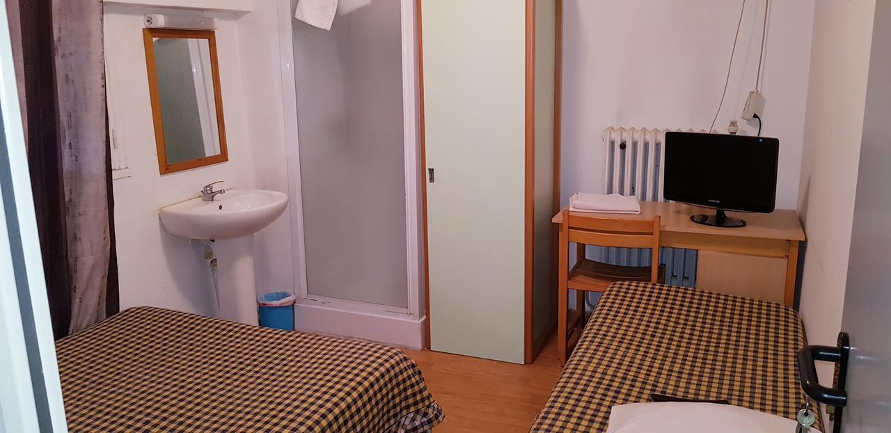 Hotel Le Tram Fontaine  Extérieur photo